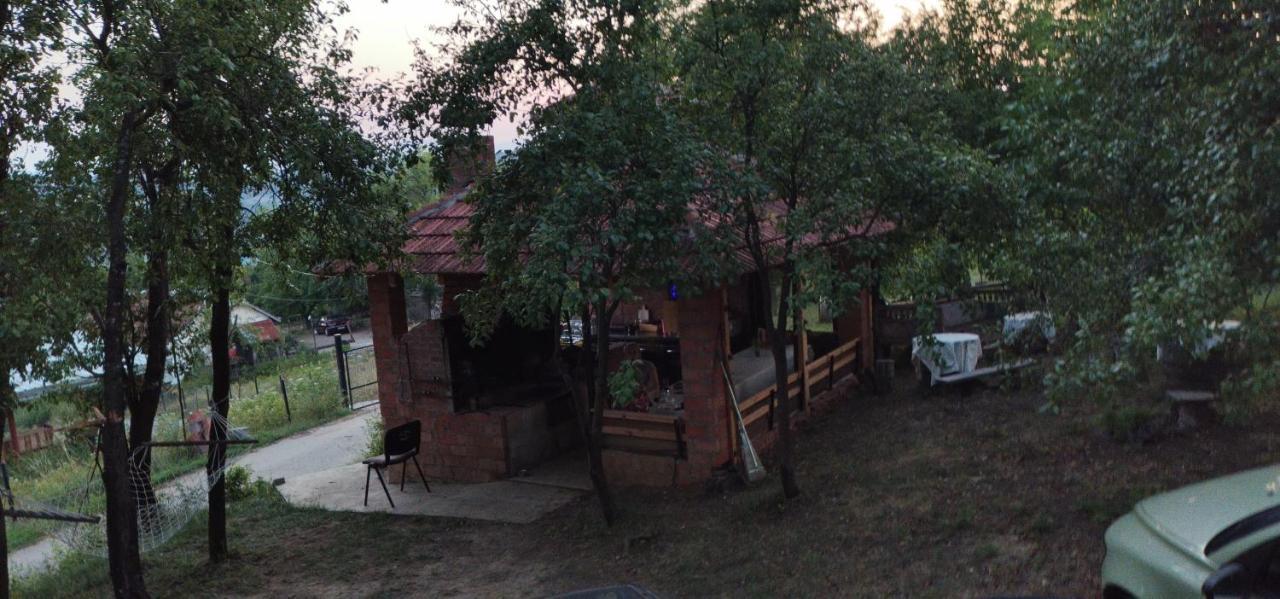 Bungalovi Api-Centar Горні-Мілановац Екстер'єр фото